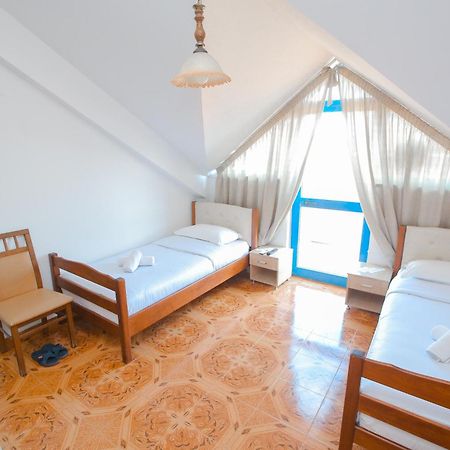 Hotel Ambasador Bahçallëk Esterno foto