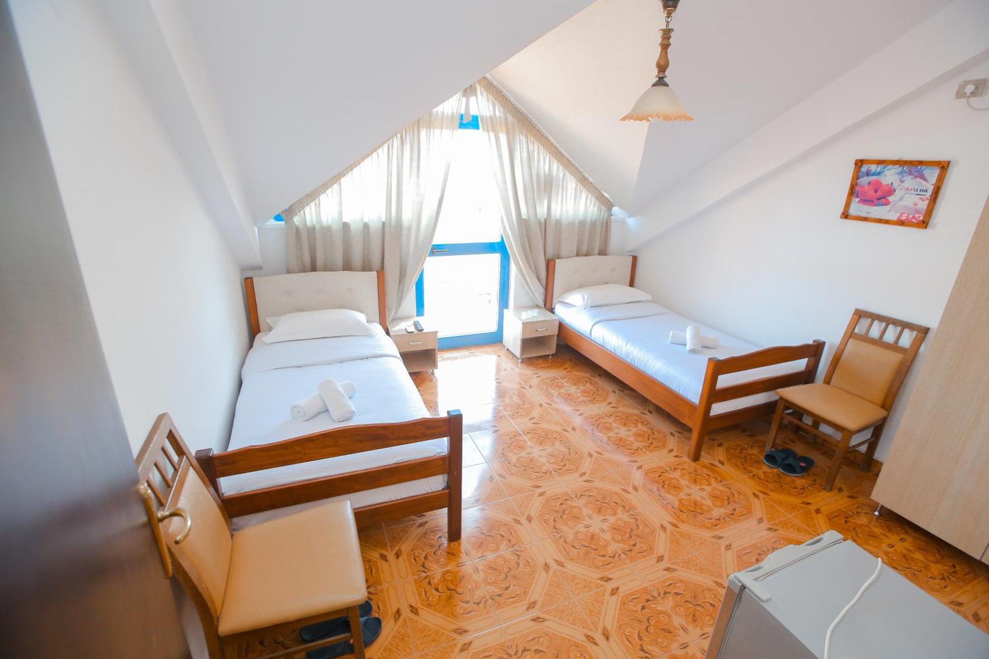Hotel Ambasador Bahçallëk Esterno foto