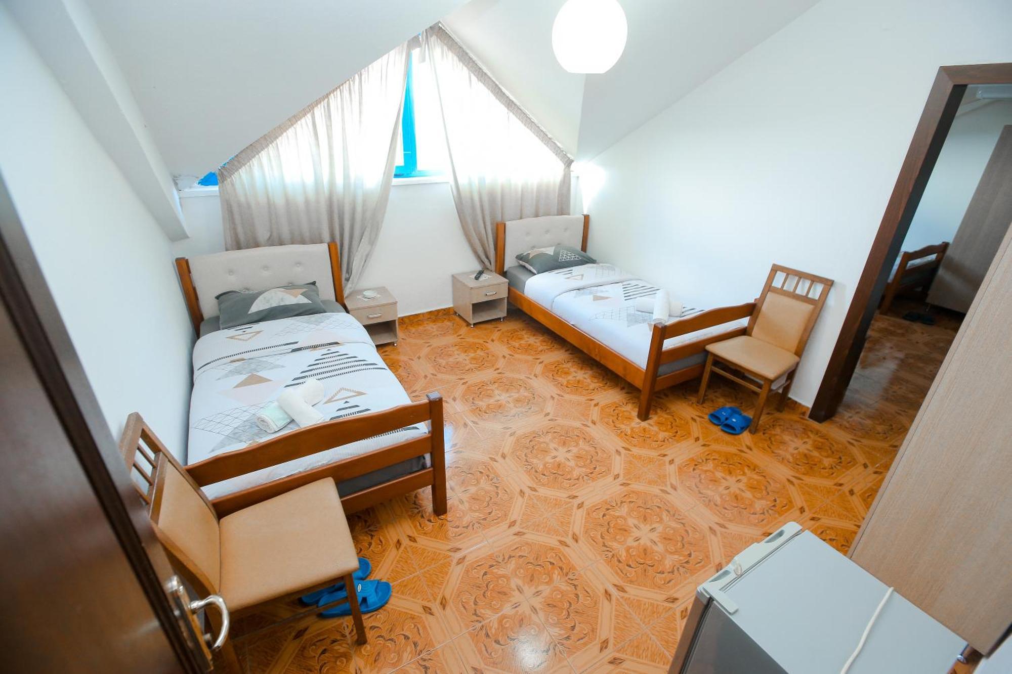 Hotel Ambasador Bahçallëk Esterno foto
