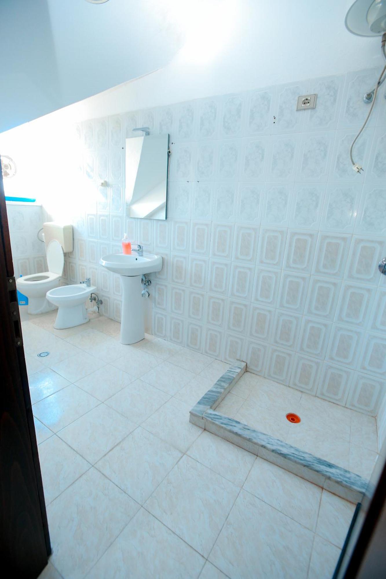 Hotel Ambasador Bahçallëk Esterno foto