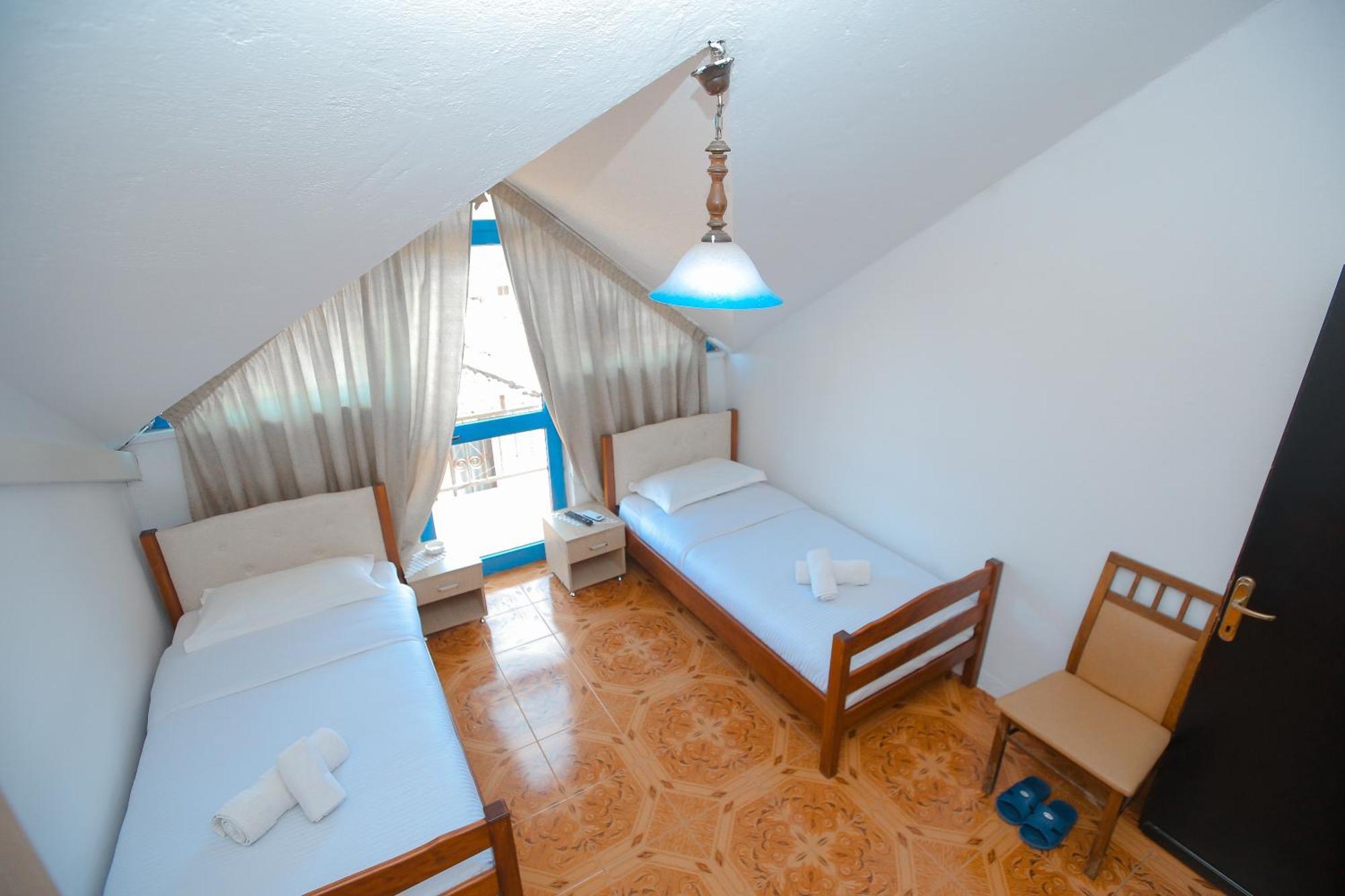 Hotel Ambasador Bahçallëk Esterno foto