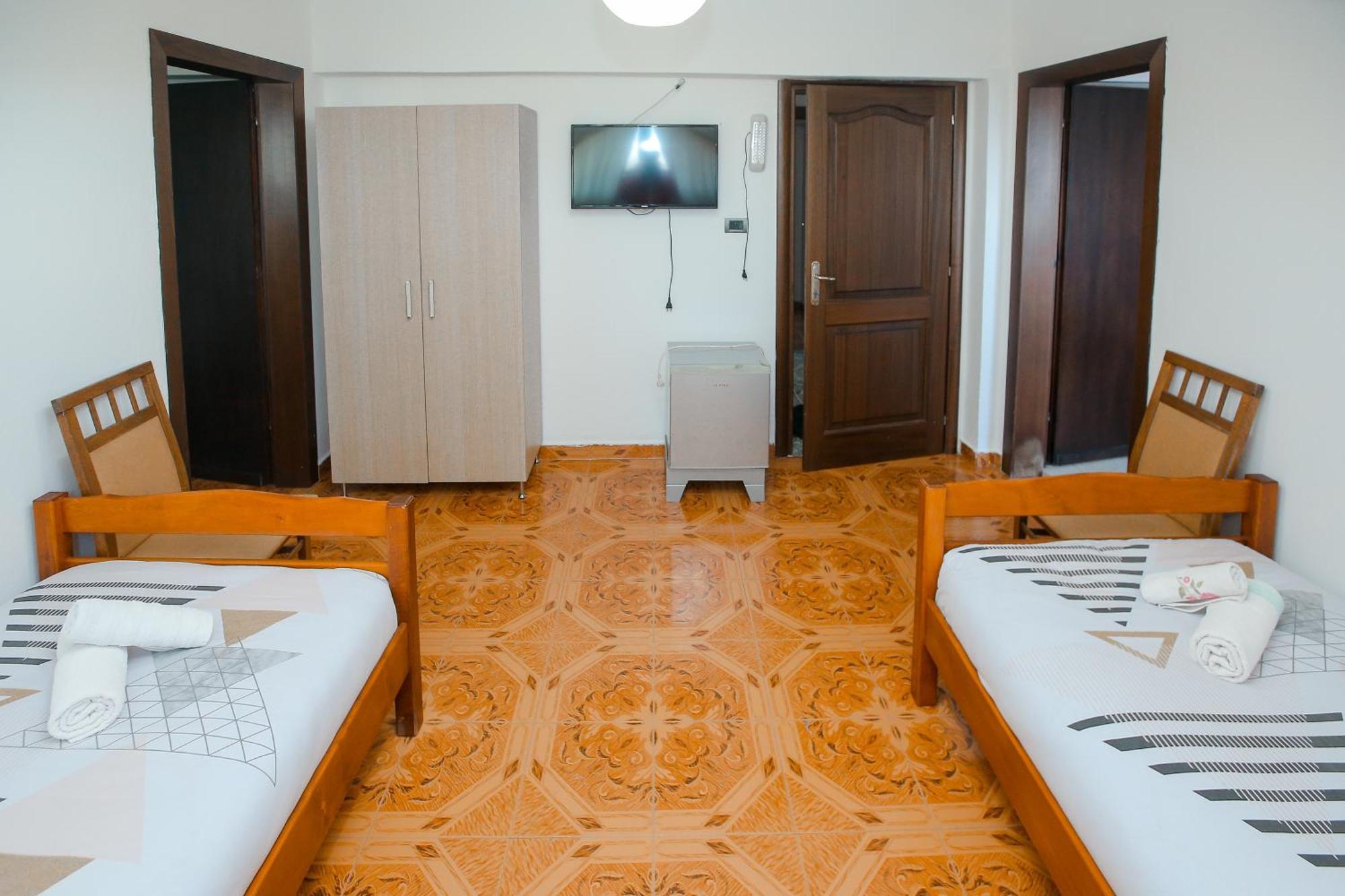 Hotel Ambasador Bahçallëk Esterno foto