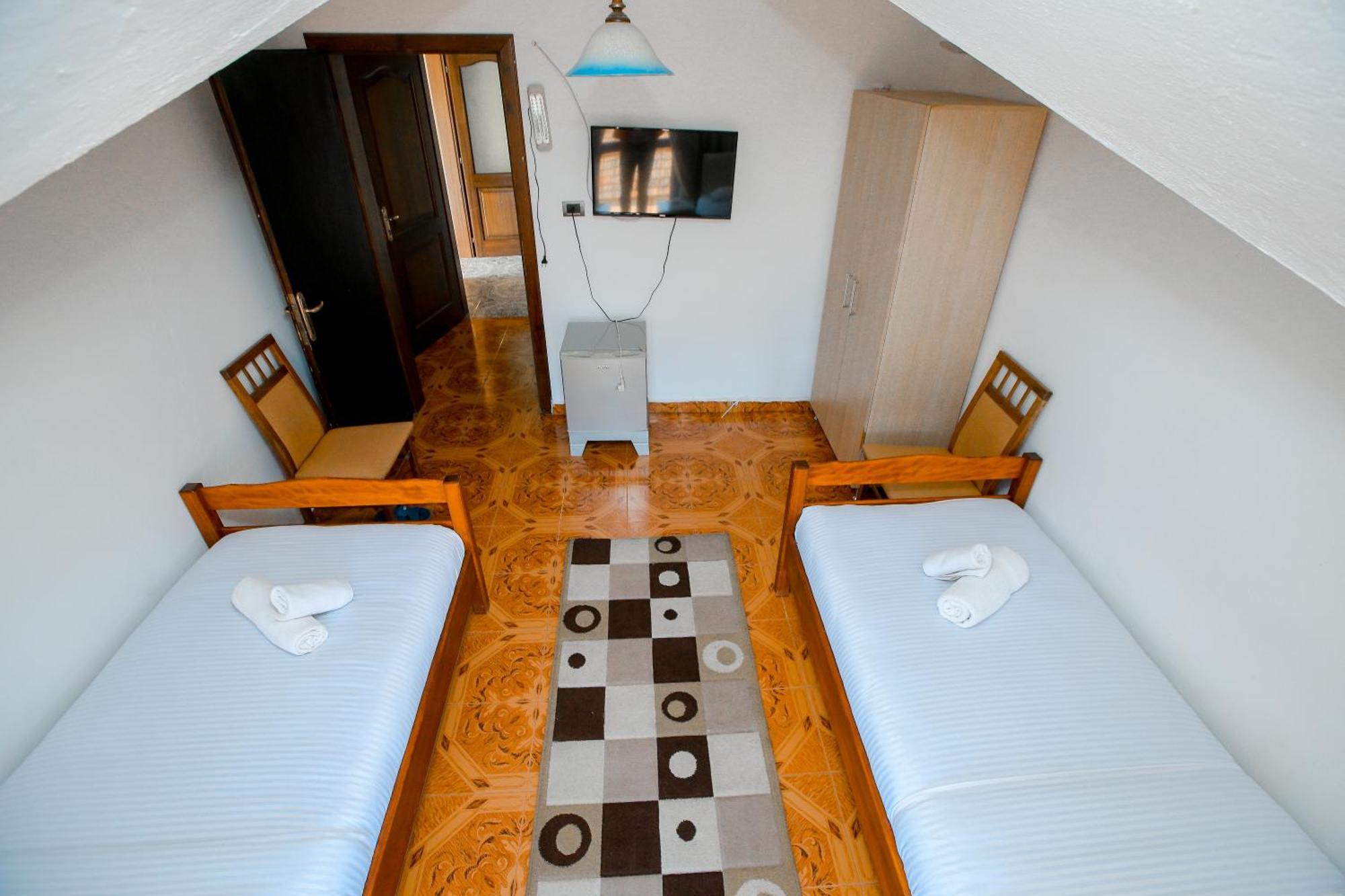 Hotel Ambasador Bahçallëk Esterno foto