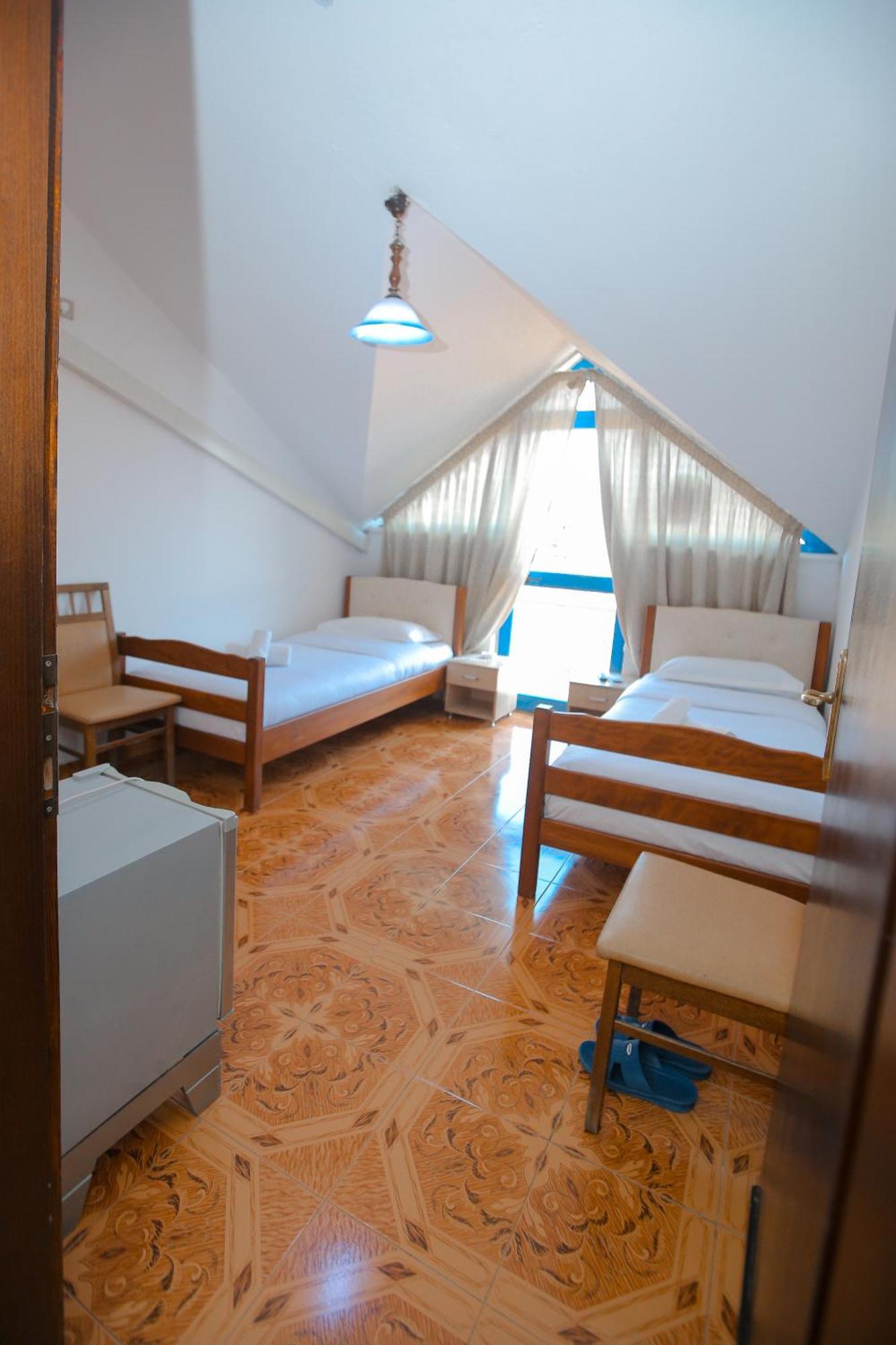Hotel Ambasador Bahçallëk Esterno foto