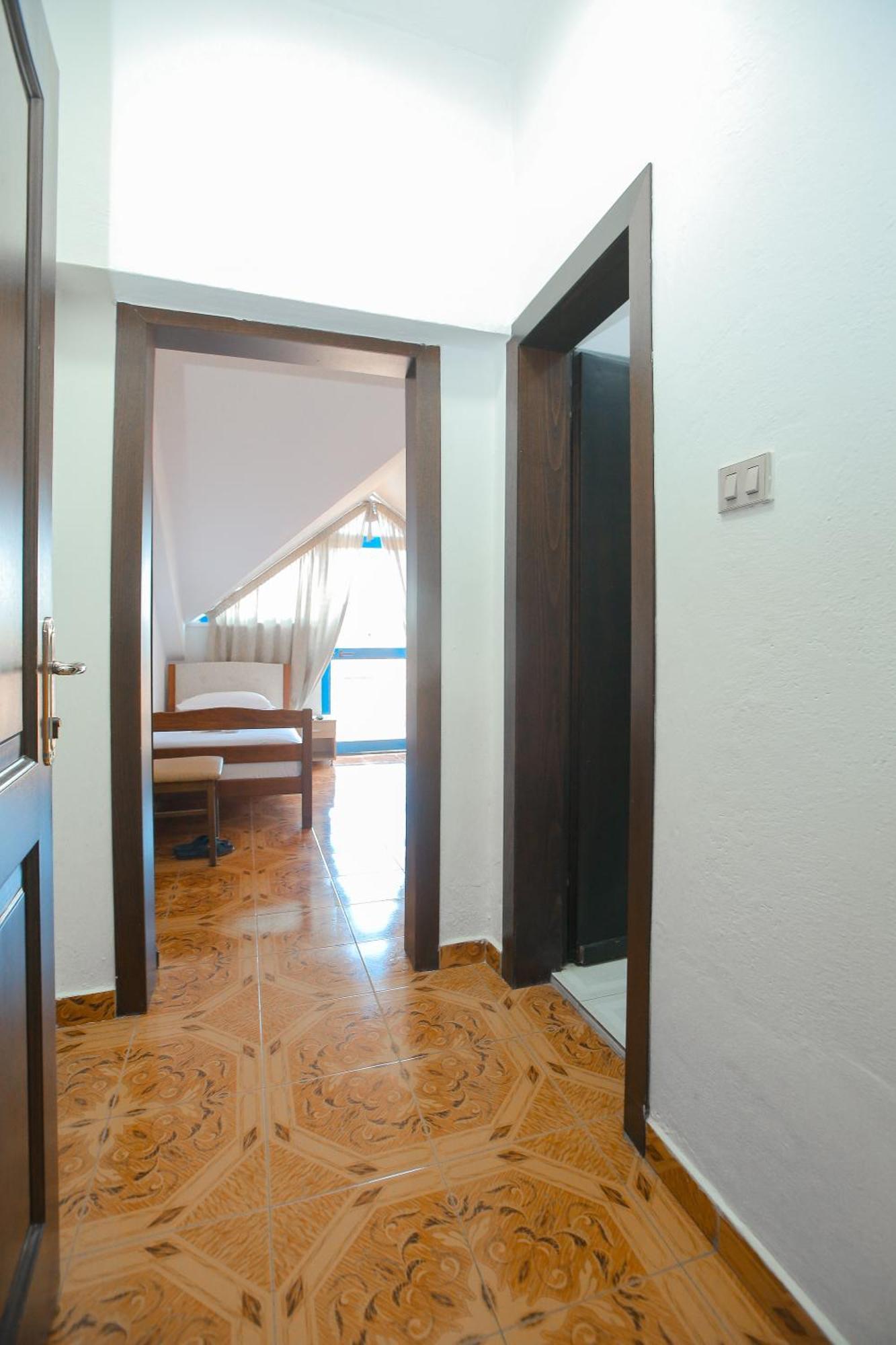 Hotel Ambasador Bahçallëk Esterno foto