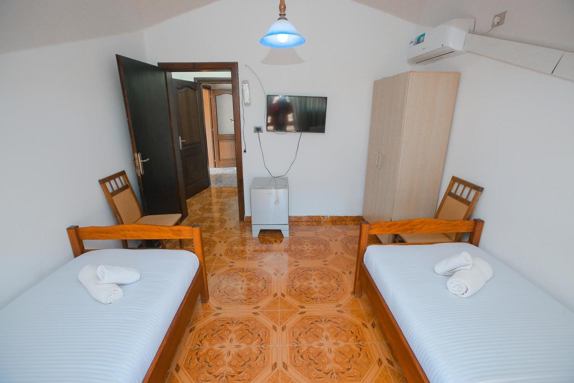 Hotel Ambasador Bahçallëk Esterno foto