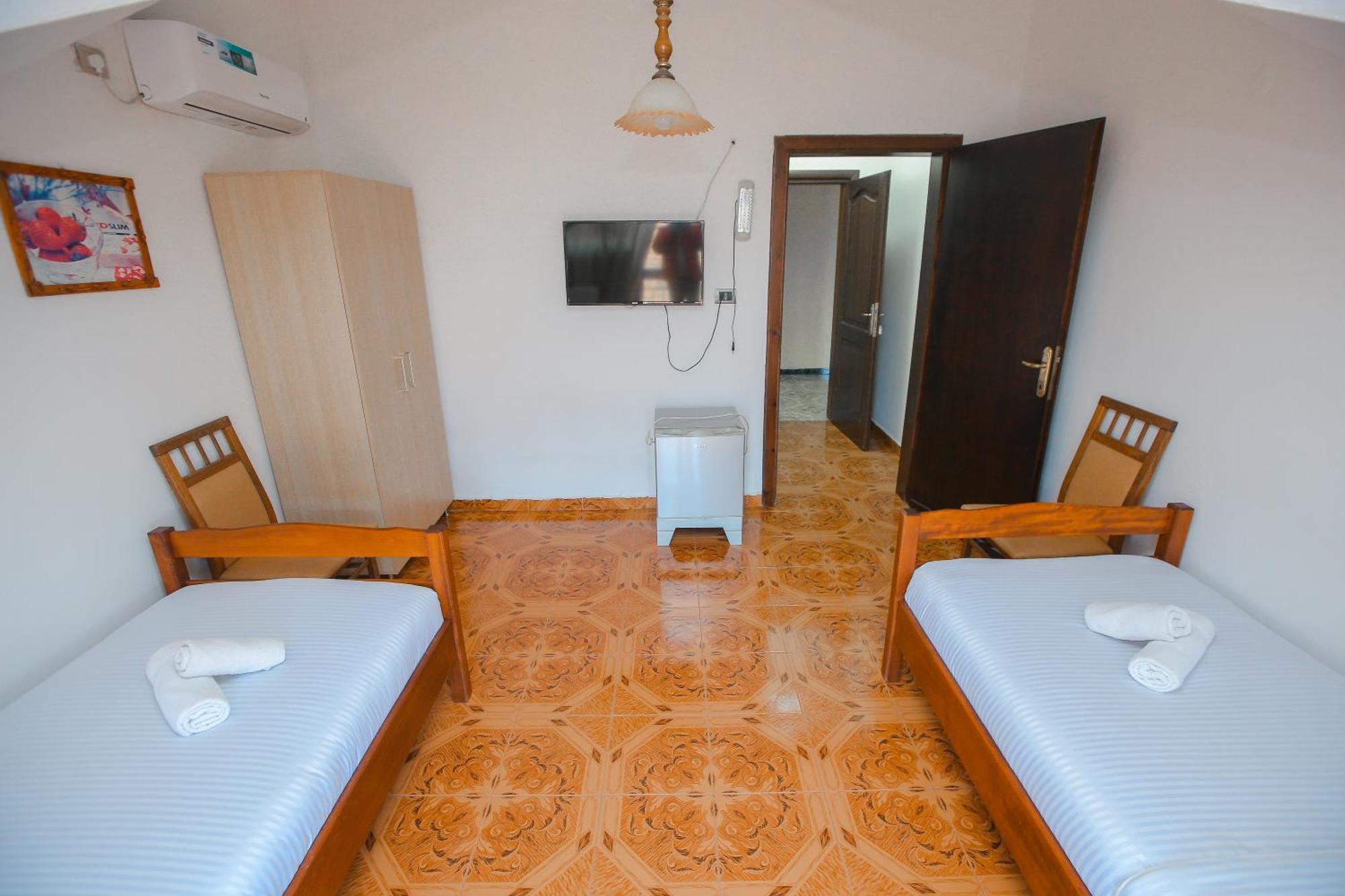 Hotel Ambasador Bahçallëk Esterno foto