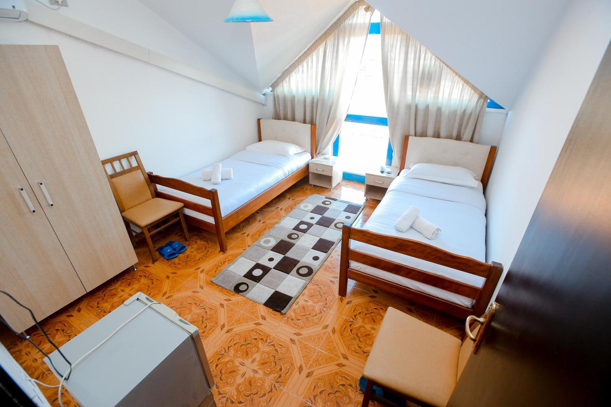 Hotel Ambasador Bahçallëk Esterno foto