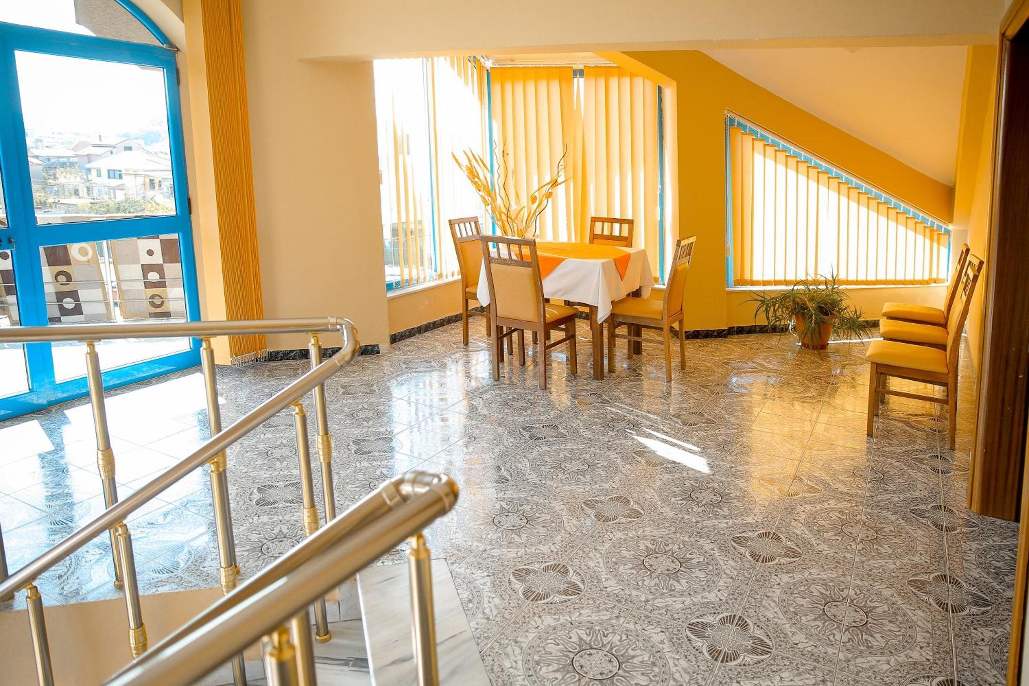 Hotel Ambasador Bahçallëk Esterno foto