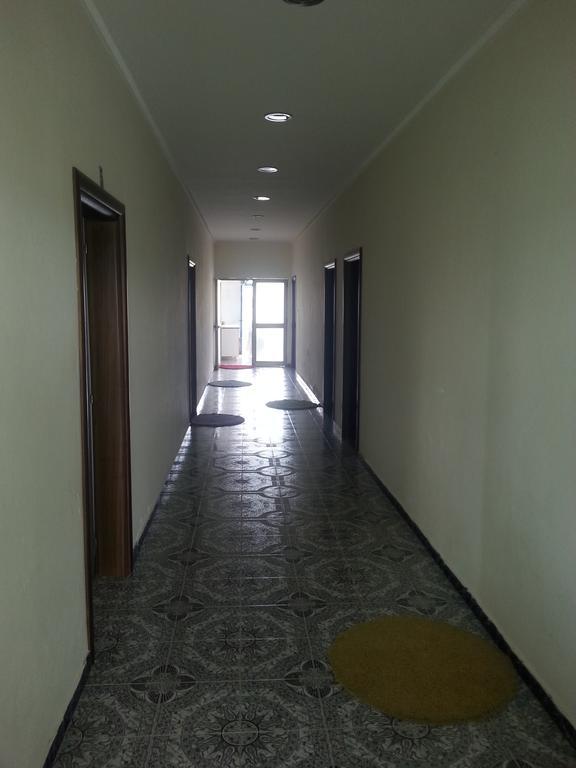 Hotel Ambasador Bahçallëk Esterno foto