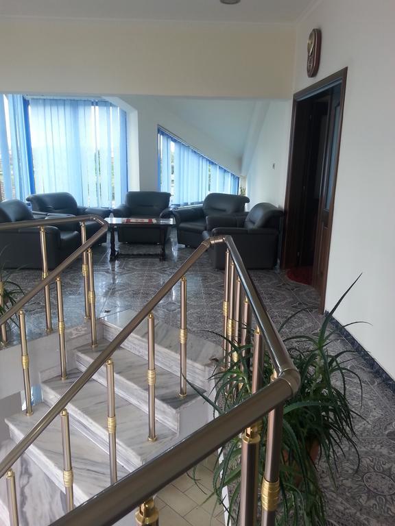 Hotel Ambasador Bahçallëk Esterno foto